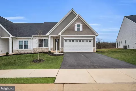 899 Shadowbrooke Dr, Dover, PA 17315
