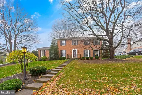 3717 Silverwood Dr, York, PA 17402