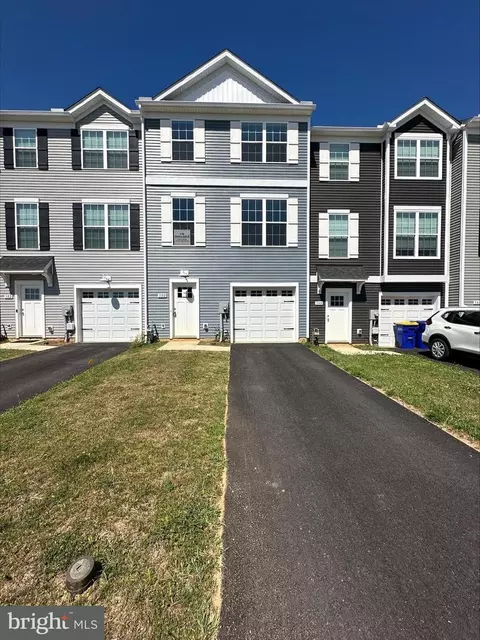 350 Avon Dr #270, Red Lion, PA 17356