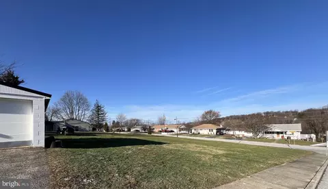 204 W Howard St, Red Lion, PA 17356
