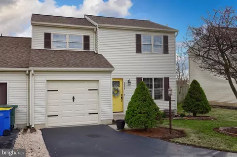 3055 Solar Dr, Dover, PA 17315