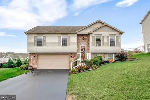 1266 Summit Run Ct, York, PA 17408