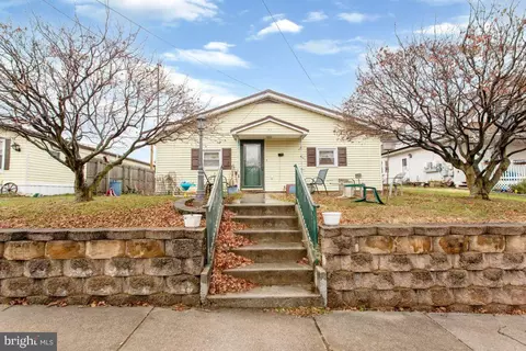27 Hill St, Hanover, PA 17331