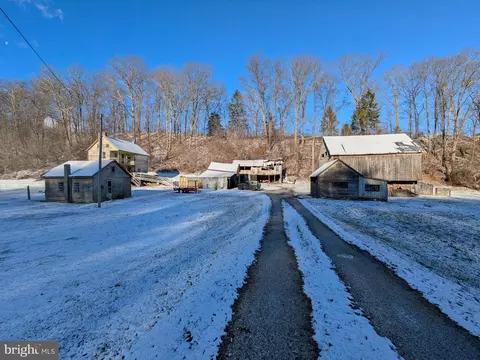 14853 Bonnair Rd, Glen Rock, PA 17327