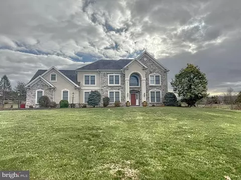 628 Southridge Dr, Mechanicsburg, PA 17055