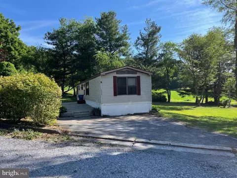 1827 Blue Jay Ct #10, Stewartstown, PA 17363