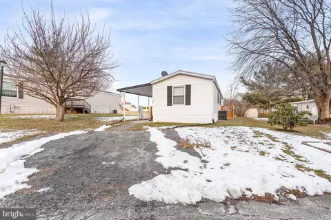 28 Willow Tree Ln, Dover, PA 17315 photo 4