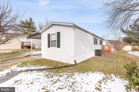 28 Willow Tree Ln, Dover, PA 17315 photo 3
