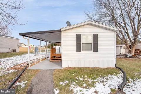 28 Willow Tree Ln, Dover, PA 17315 photo 2