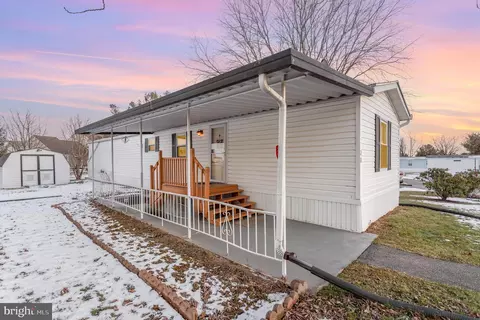 28 Willow Tree Ln, Dover, PA 17315