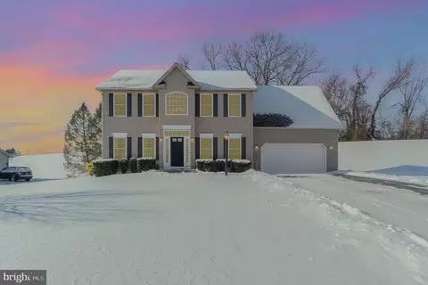 24 Devonshire Dr, Shrewsbury, PA 17361