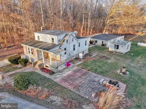 155 N Blacksmith Ave, Windsor, PA 17366
