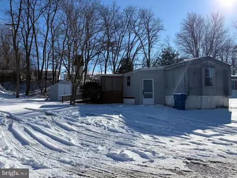 8 B Chesapeake Est, Thomasville, PA 17364