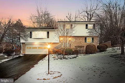 416 Rushmore Dr, York, PA 17402