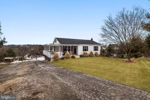 54 Deer Rd, Fawn Grove, PA 17321