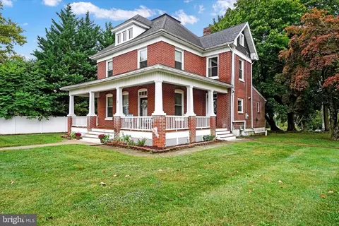 2 S Main St, Jacobus, PA 17407