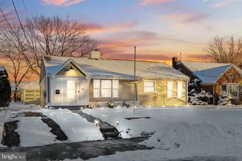 13 Paul St, Hanover, PA 17331