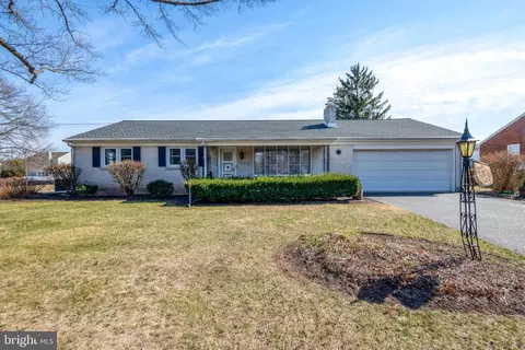 2694 Sunset Ln, York, PA 17408