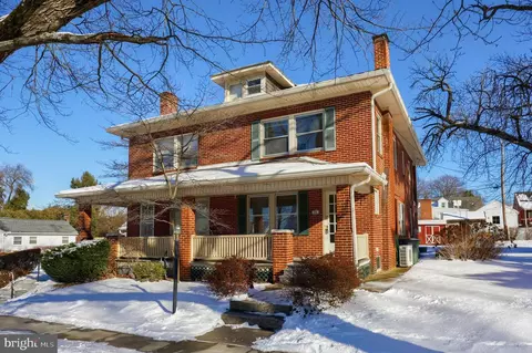 215 Pinehurst Rd, York, PA 17402