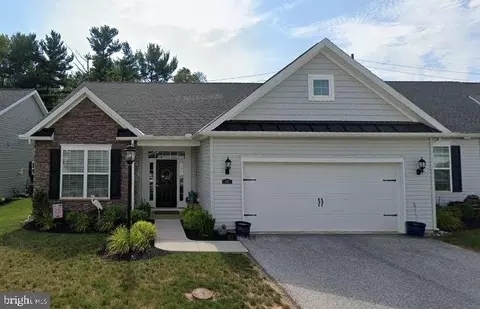 674 Cypress Dr #20, Hanover, PA 17331