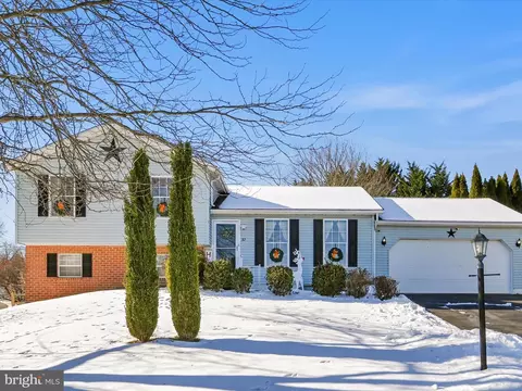 87 Piston Ct, Stewartstown, PA 17363