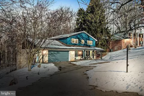 4013 Robinhood Dr, York, PA 17408