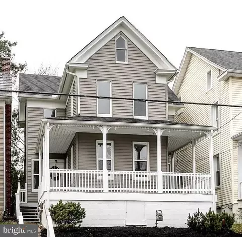92 W Broad St, Yoe, PA 17313