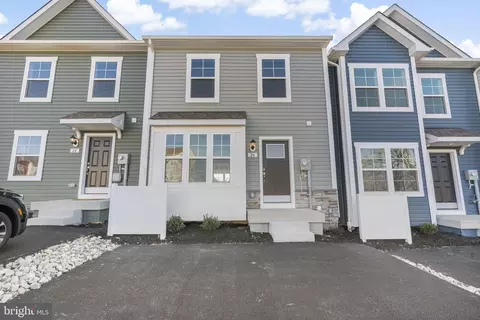 10 Angus Dr, Hanover, PA 17331