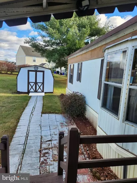 18 Willow Tree Ln, Dover, PA 17315
