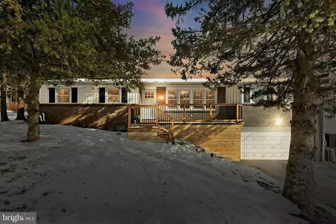 43 Charles St, Shrewsbury, PA 17361