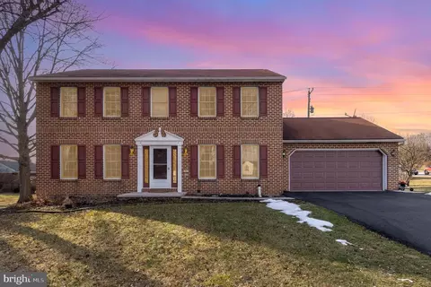 11 Wayside Ct, Dillsburg, PA 17019