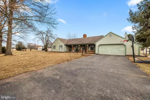 1790 Baker Rd, York, PA 17408