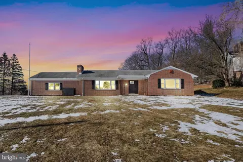 477 Summit Dr, Red Lion, PA 17356