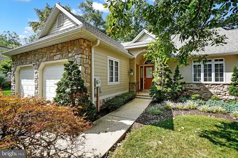 2120 Tall Oaks Ln #2120, York, PA 17403