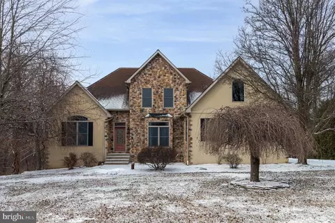 56 Summer Dr, Dillsburg, PA 17019
