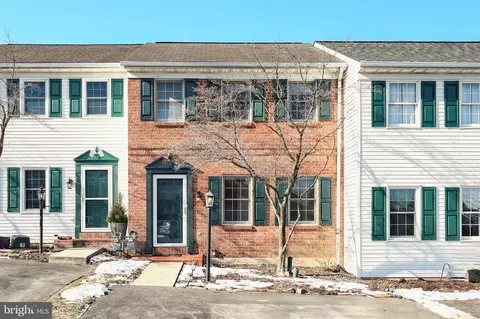 530 Robin Hill Cir, York, PA 17404