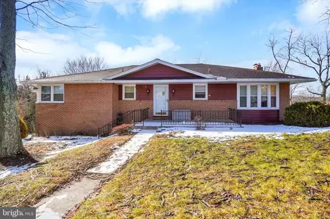 1750 Randolph Dr, York, PA 17403