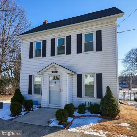 209 N 2nd St, New Freedom, PA 17349