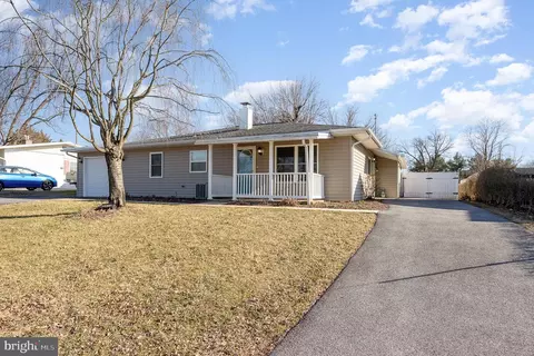 2472 Manor Rd, York, PA 17408
