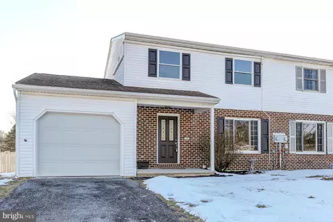 17 May Dr, Dillsburg, PA 17019