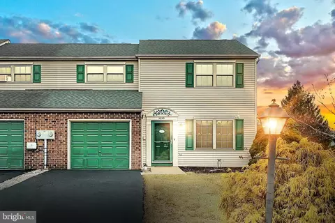 3350 Glen Hollow Dr, Dover, PA 17315