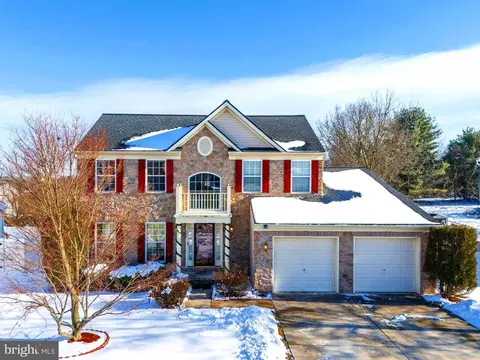 245 Hunter Creek Dr, York, PA 17406