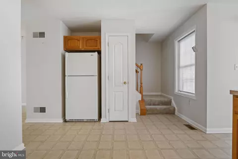 Entry Way - 681 E Walnut St, Hanover, PA 17331 photo 3 of 8