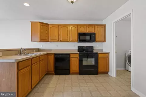 Entry Way - 681 E Walnut St, Hanover, PA 17331 photo 1 of 8