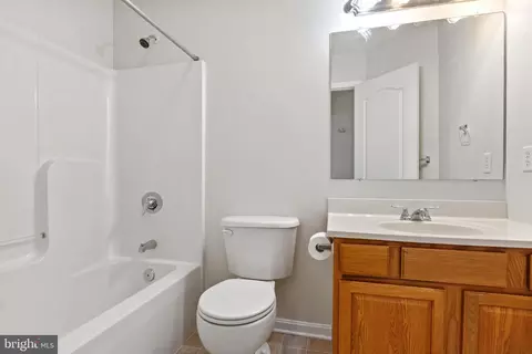 Bath - 681 E Walnut St, Hanover, PA 17331 photo 2 of 2