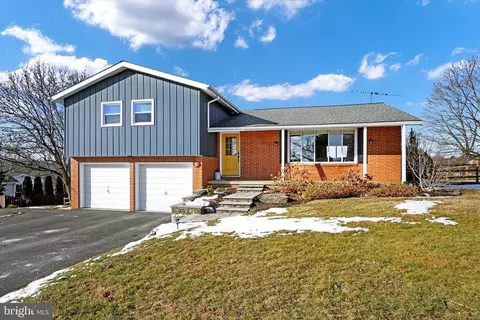 47 Church St, Stewartstown, PA 17363