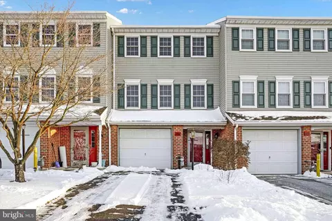 785 Robin Hill Cir, York, PA 17404
