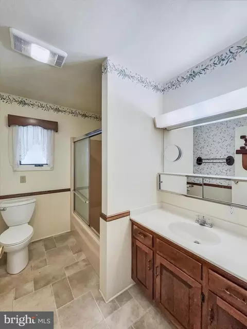 Bath - 5 Carson Ave, Hanover, PA 17331 photo 1 of 2