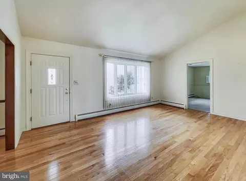 Living - 5 Carson Ave, Hanover, PA 17331 photo 3 of 7