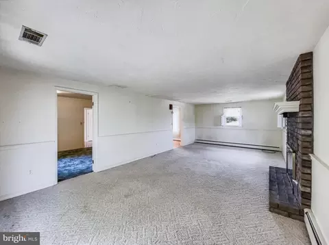 Living - 5 Carson Ave, Hanover, PA 17331 photo 6 of 7